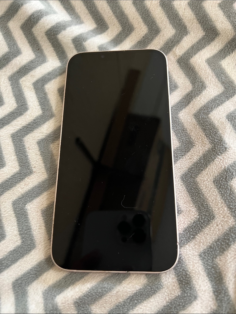 Apple iPhone 13 - Pink